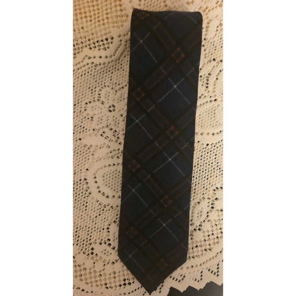 Chaps Men's Tie Classic Blue & Red Plaid 100% Polyester 3 " Wide NWOT
